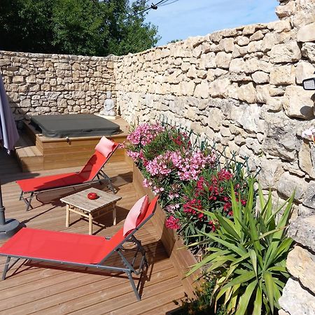Chez Daniele Chambre Avec Jacuzzi Et Terrasse Privee Murs  Exteriör bild
