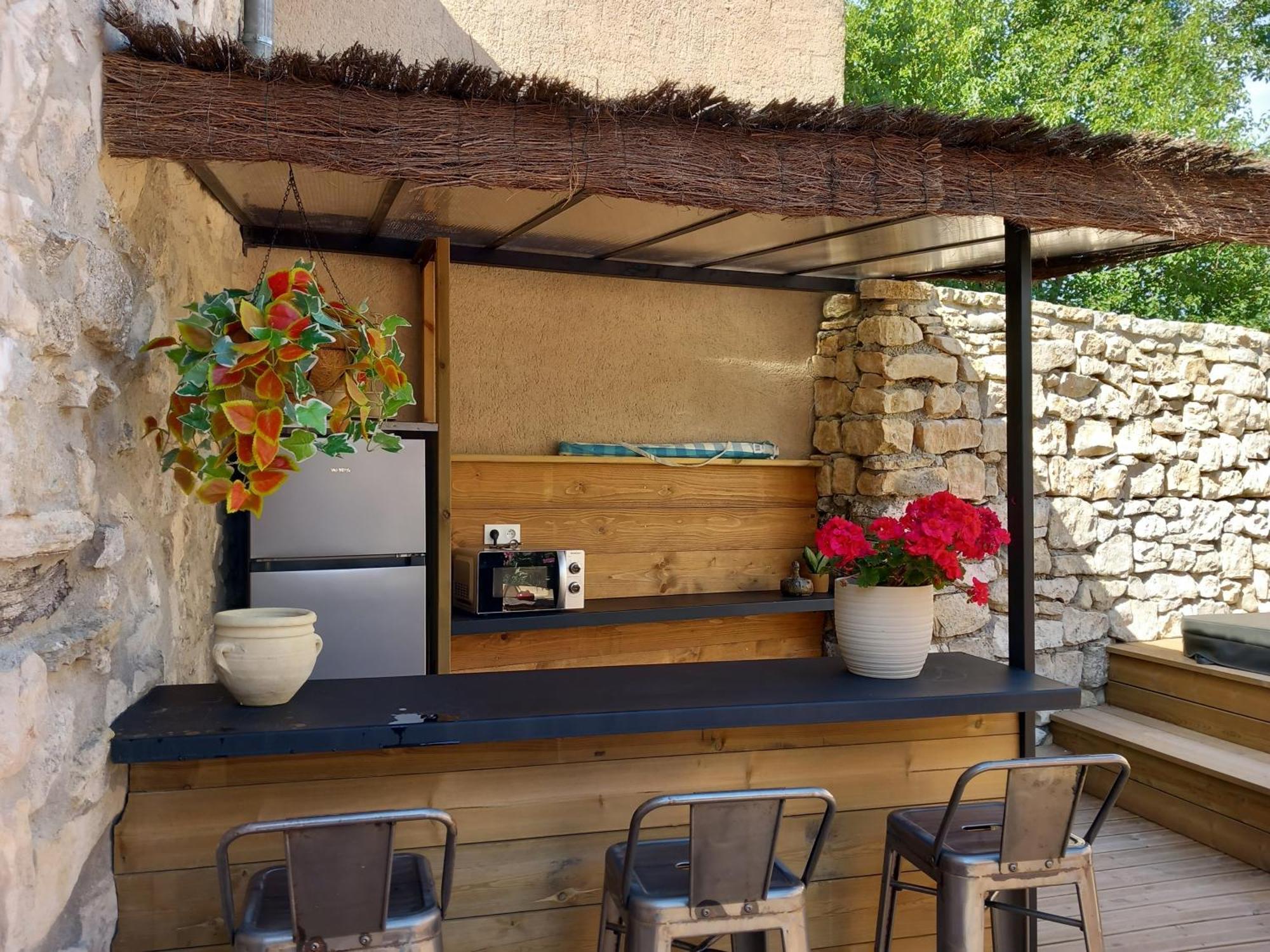 Chez Daniele Chambre Avec Jacuzzi Et Terrasse Privee Murs  Exteriör bild