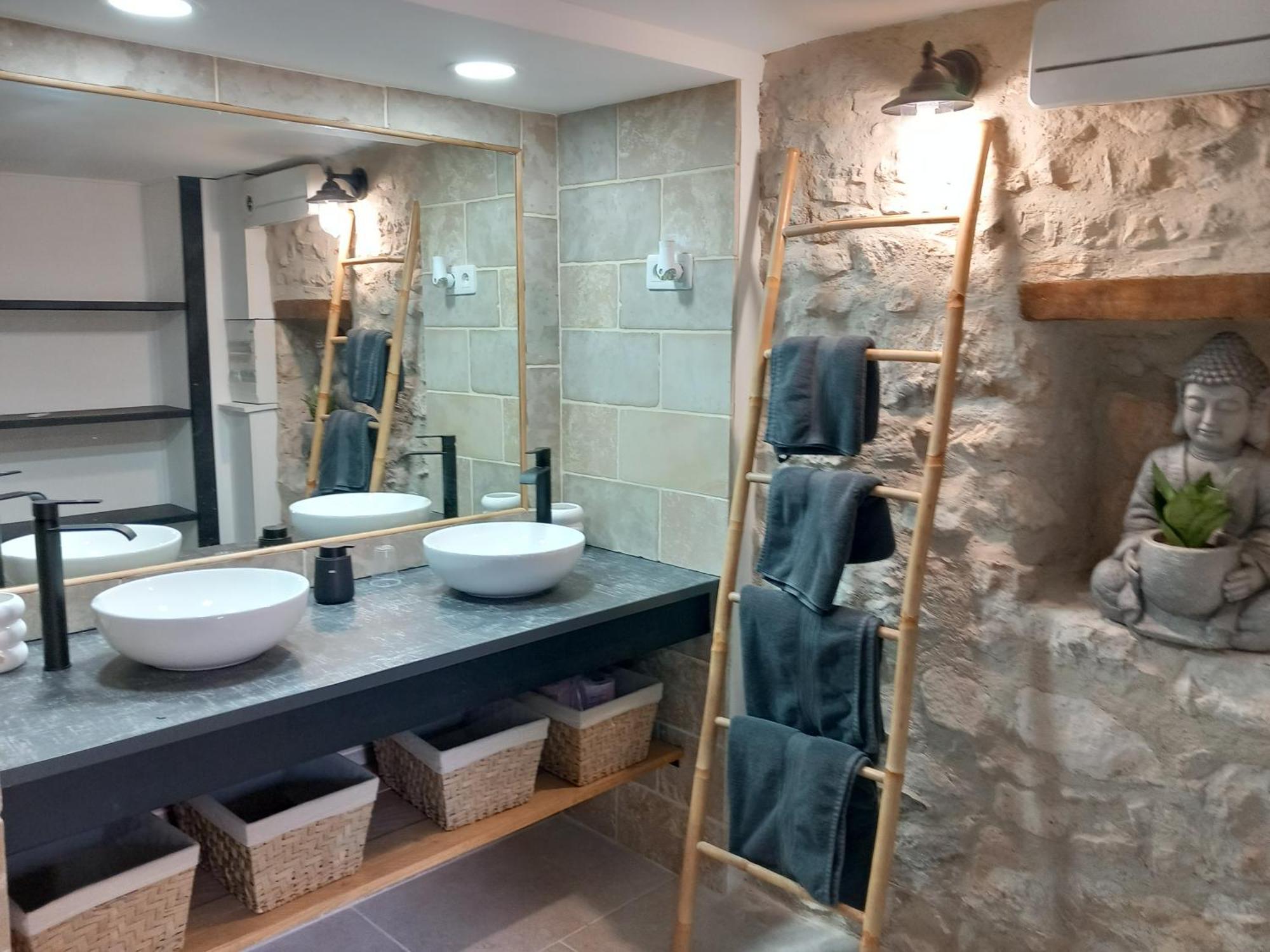 Chez Daniele Chambre Avec Jacuzzi Et Terrasse Privee Murs  Exteriör bild