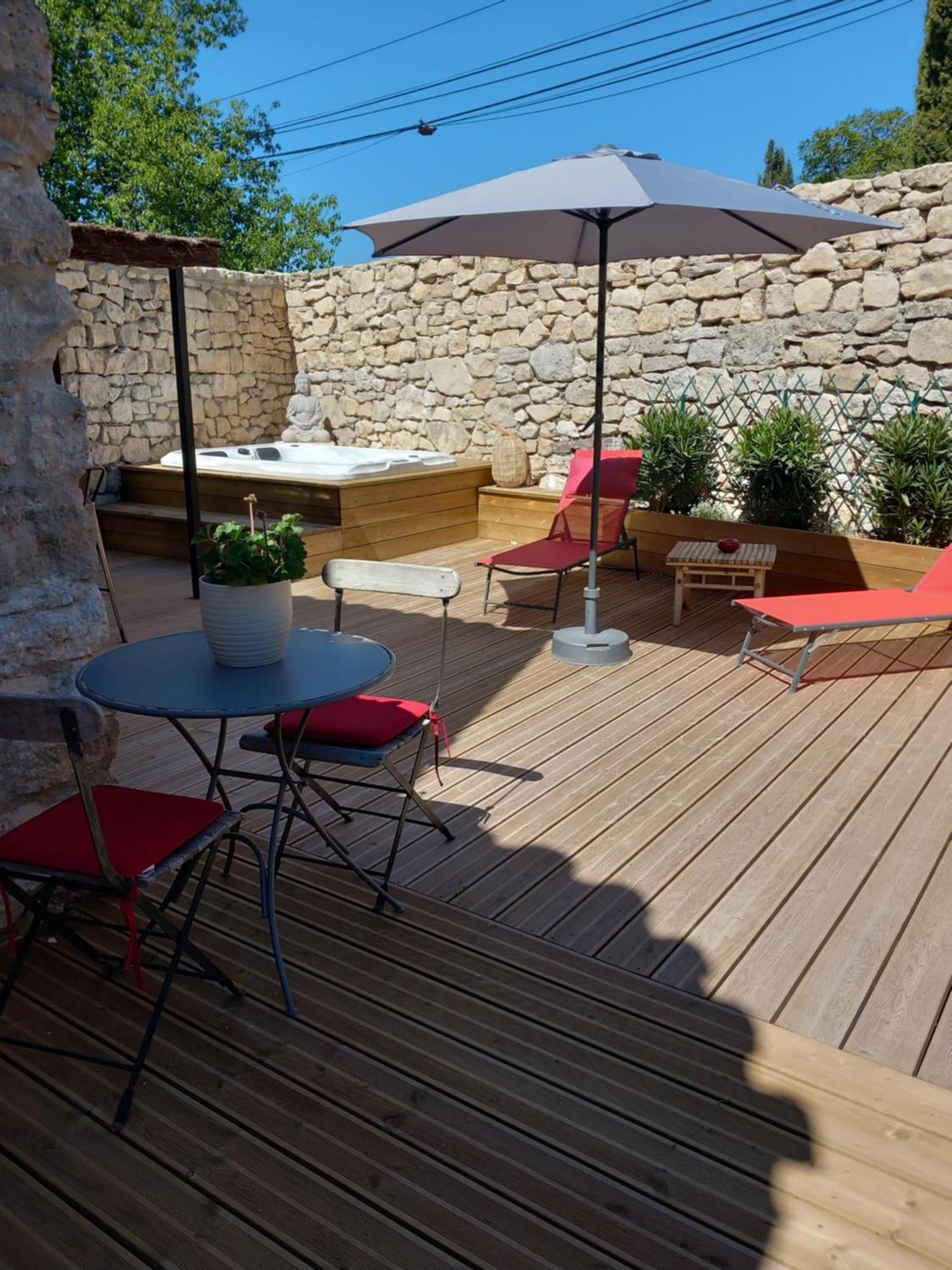 Chez Daniele Chambre Avec Jacuzzi Et Terrasse Privee Murs  Exteriör bild