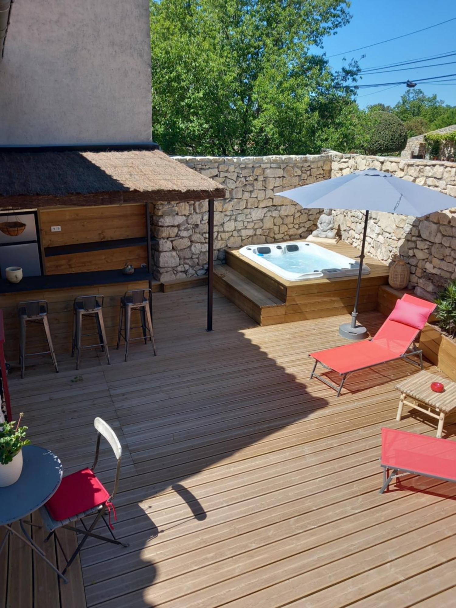 Chez Daniele Chambre Avec Jacuzzi Et Terrasse Privee Murs  Exteriör bild