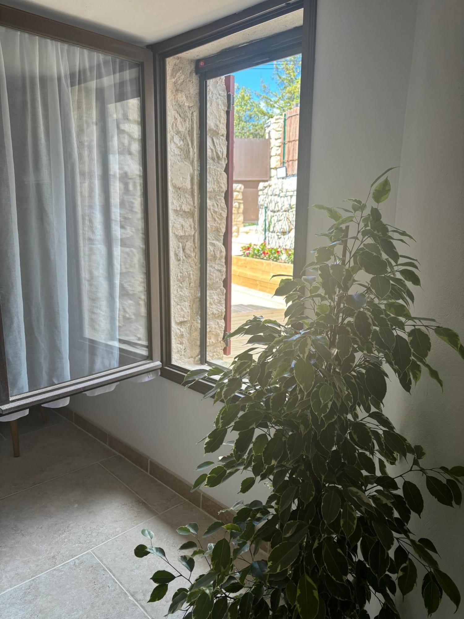 Chez Daniele Chambre Avec Jacuzzi Et Terrasse Privee Murs  Exteriör bild