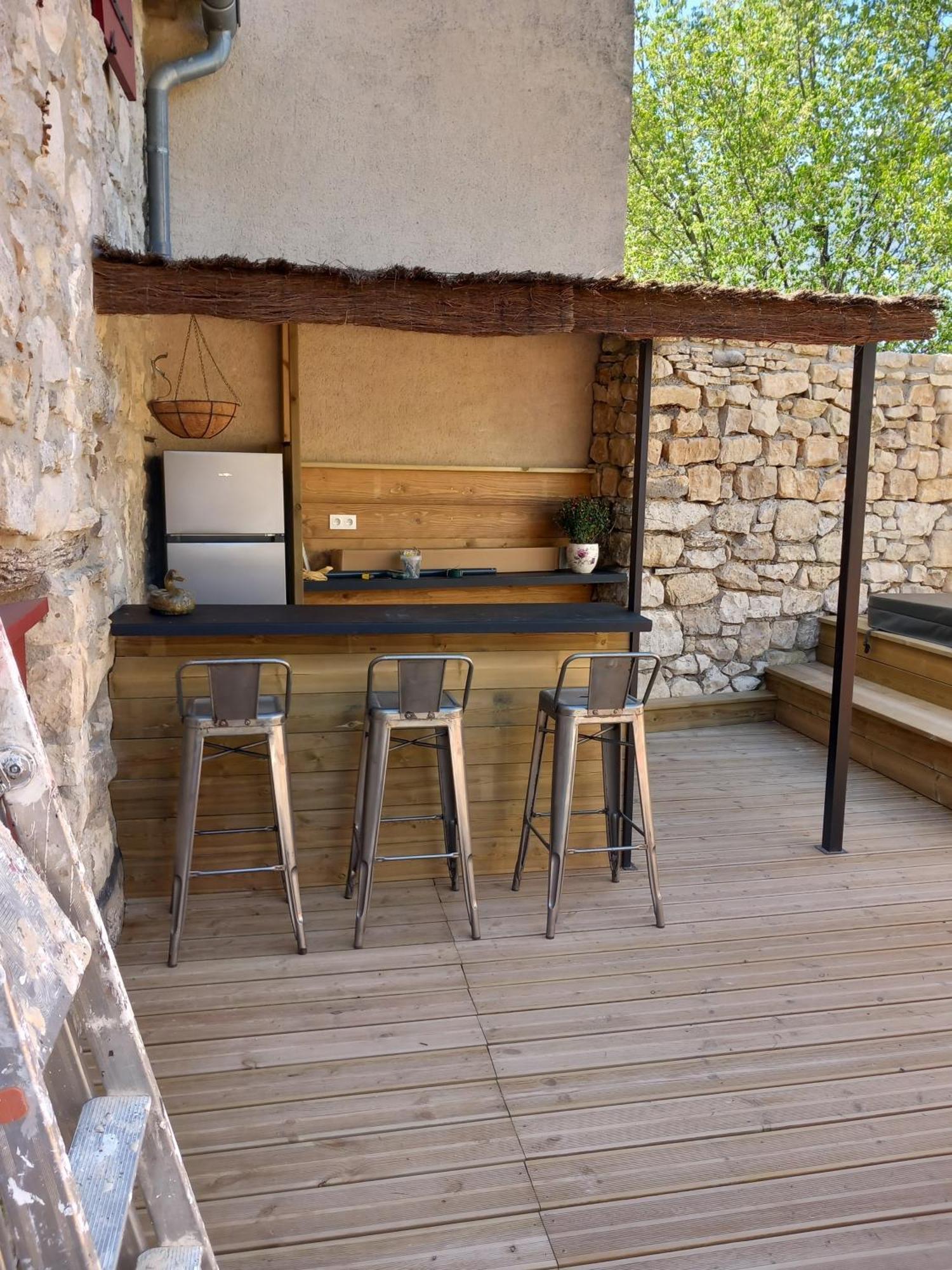 Chez Daniele Chambre Avec Jacuzzi Et Terrasse Privee Murs  Exteriör bild